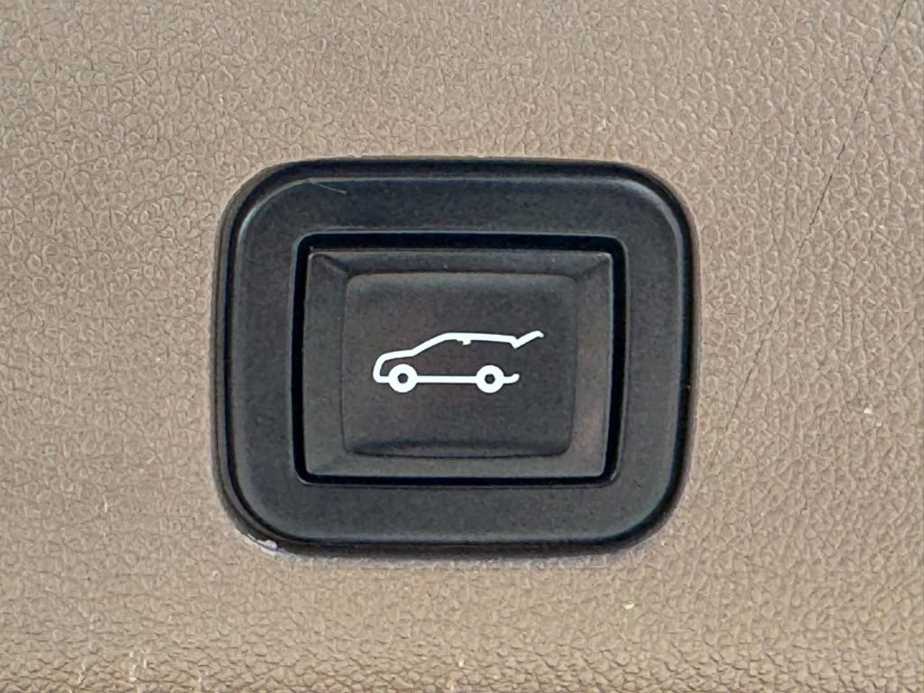 Used 2021 GMC Yukon XL Denali w/ Denali Ultimate Package RWD image 20