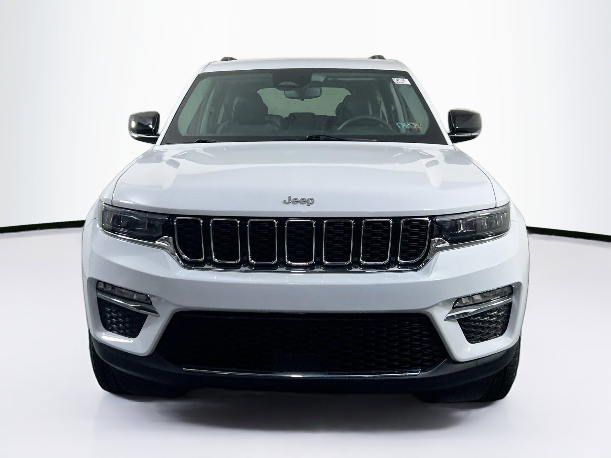 Used 2023 Jeep Grand Cherokee Limited image 2