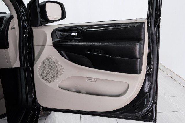 Used 2018 Dodge Grand Caravan SE w/ UConnect Hands-Free Group FWD image 38