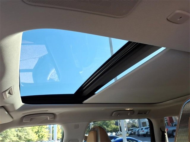 Used 2025 INFINITI QX80 Sensory image 16