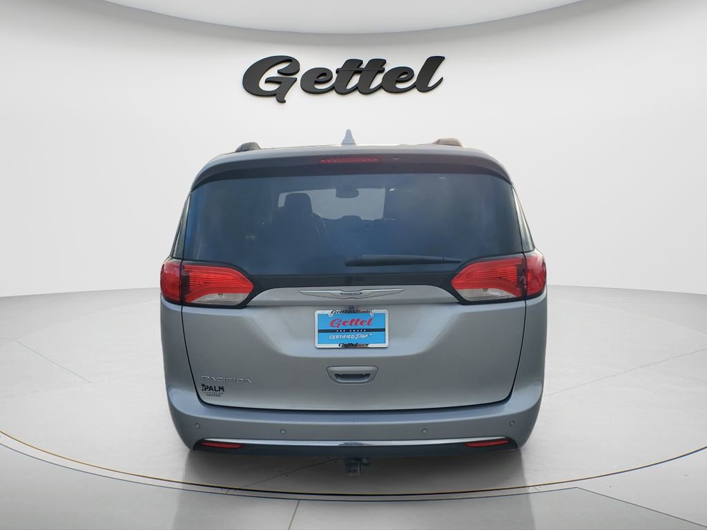 Used 2017 Chrysler Pacifica Touring-L w/ Tire & Wheel Group image 5