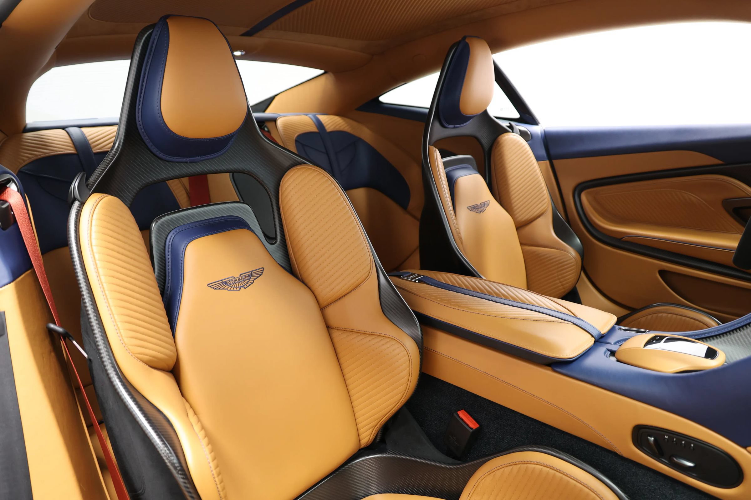 Used 2023 Aston Martin DBS Coupe RWD image 99
