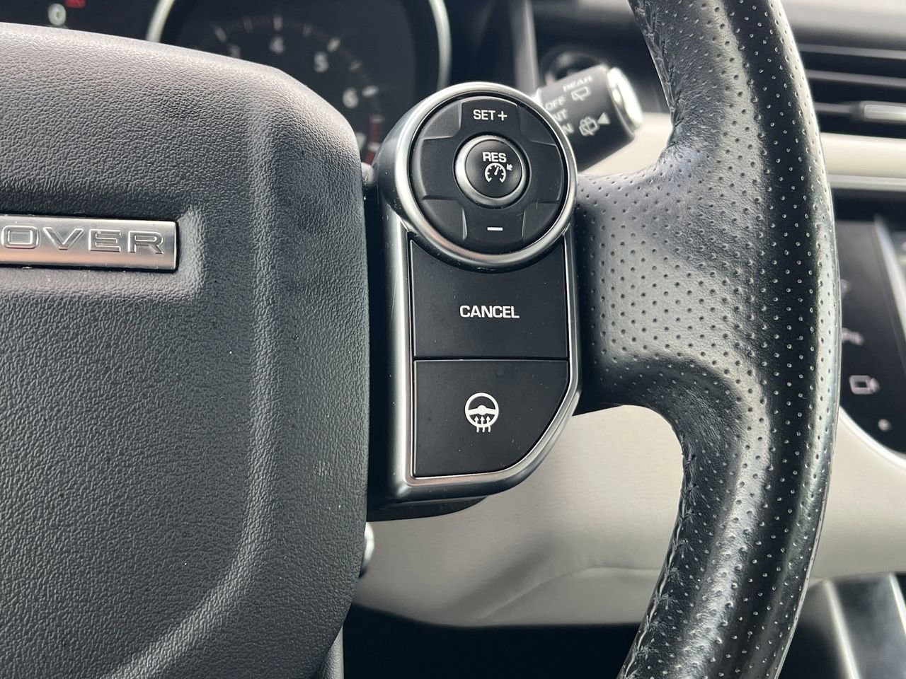 Used 2016 Land Rover Range Rover Sport HSE image 15