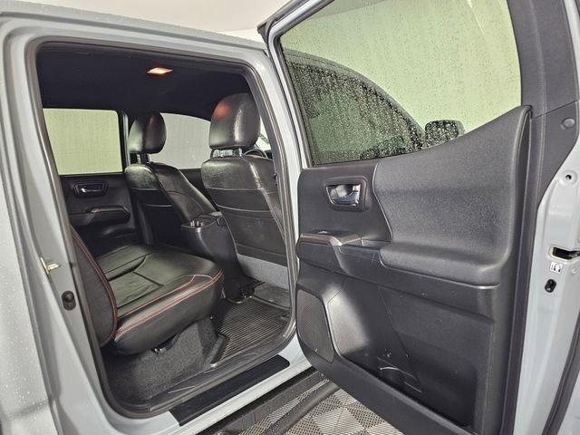 Used 2018 Toyota Tacoma TRD Off-Road w/ Technology Package image 15