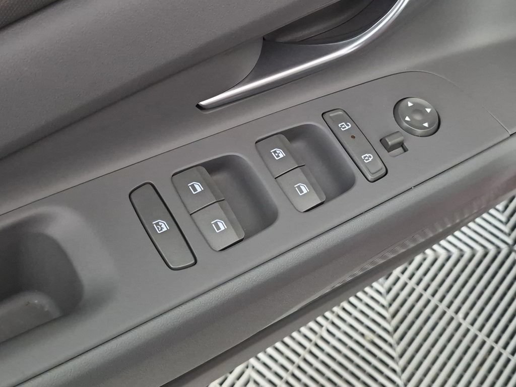 Used 2025 Hyundai Elantra SEL FWD image 15