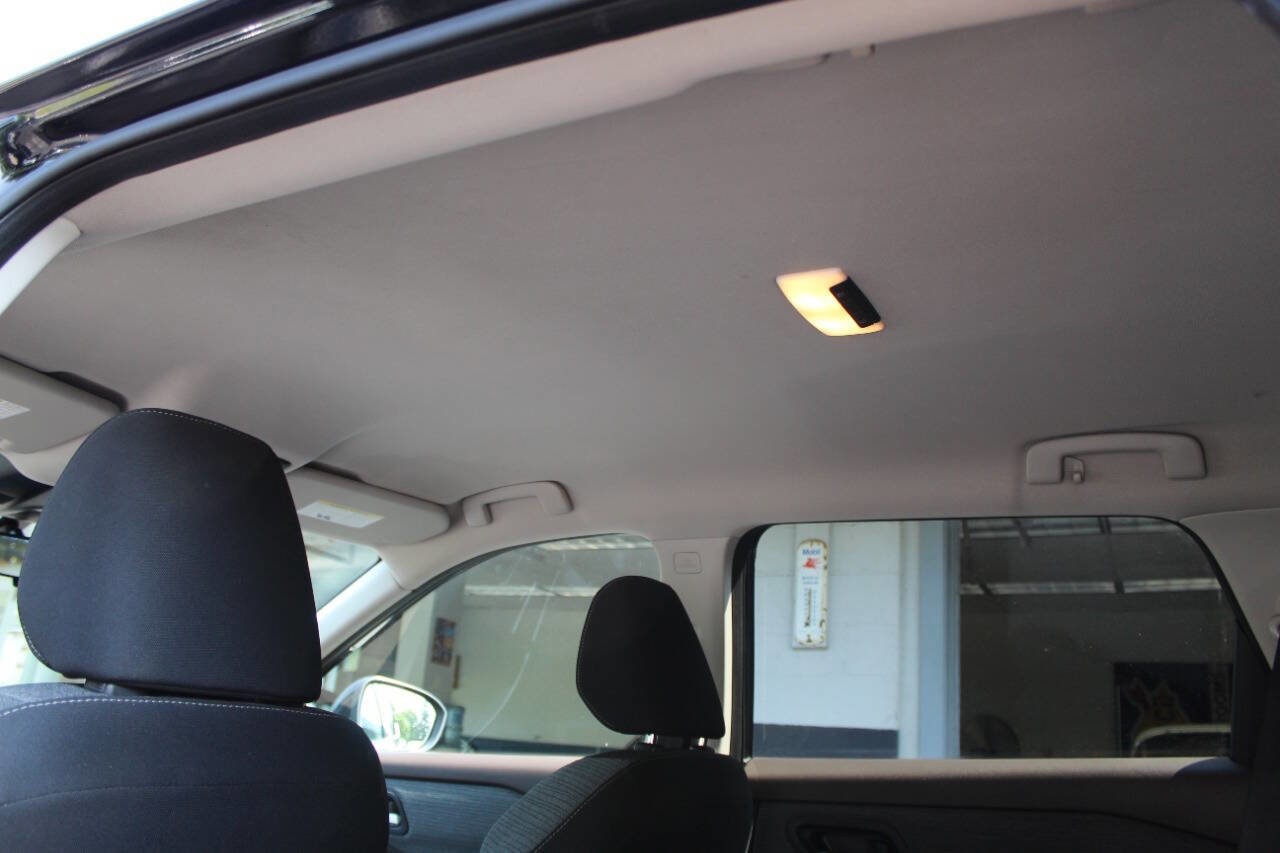 Used 2021 Nissan Rogue SV image 20