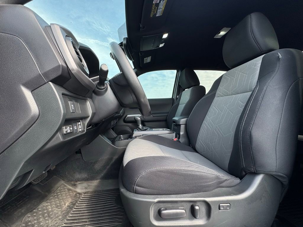 Used 2022 Toyota Tacoma TRD Sport AWD/4WD image 16