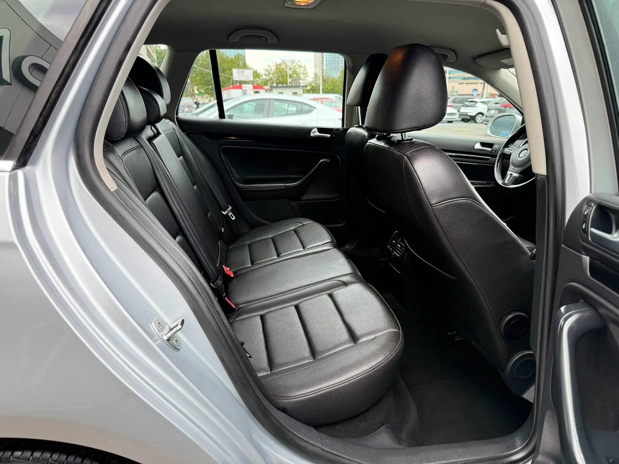 Used 2014 Volkswagen Jetta TDI FWD image 29