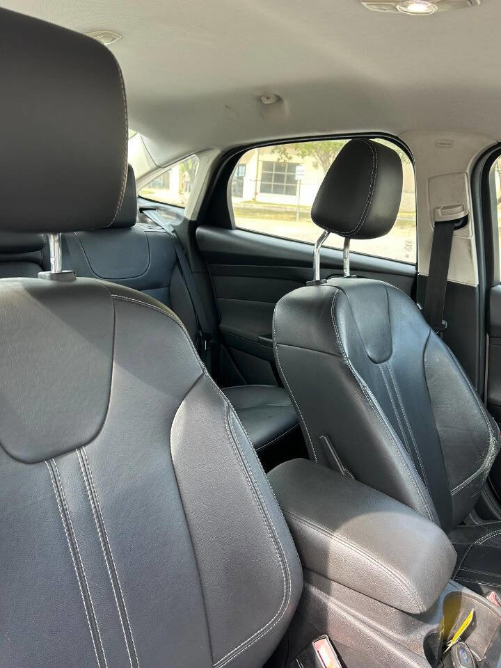 Used 2012 Ford Focus Titanium image 27