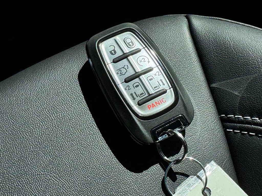 New 2026 Chrysler Pacifica Select FWD image 28
