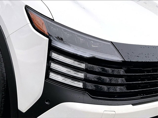 Used 2025 Nissan Kicks SR image 32