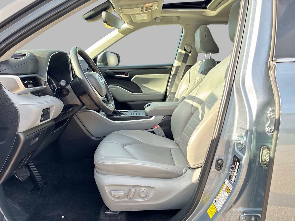 Used 2024 Toyota Highlander XLE image 26