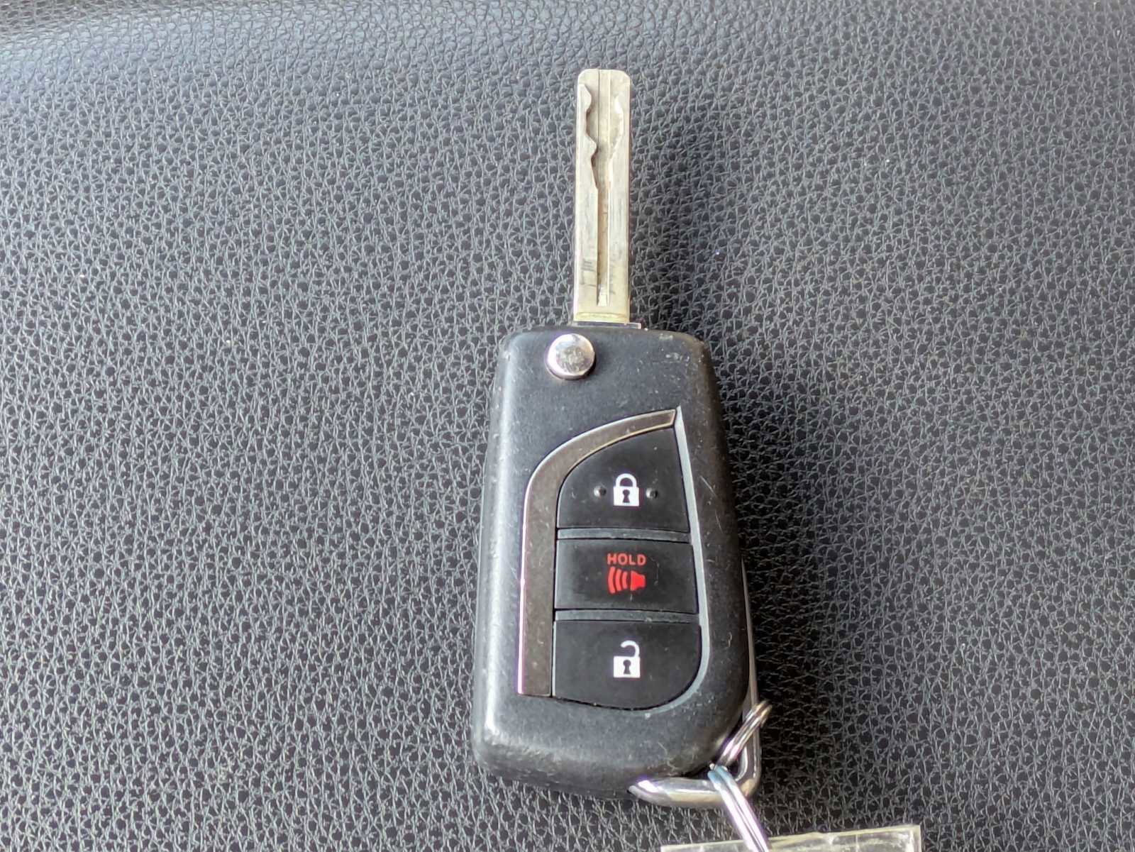 Used 2020 Toyota RAV4 LE image 30
