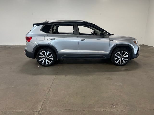 Used 2023 Volkswagen Taos SE AWD/4WD image 2