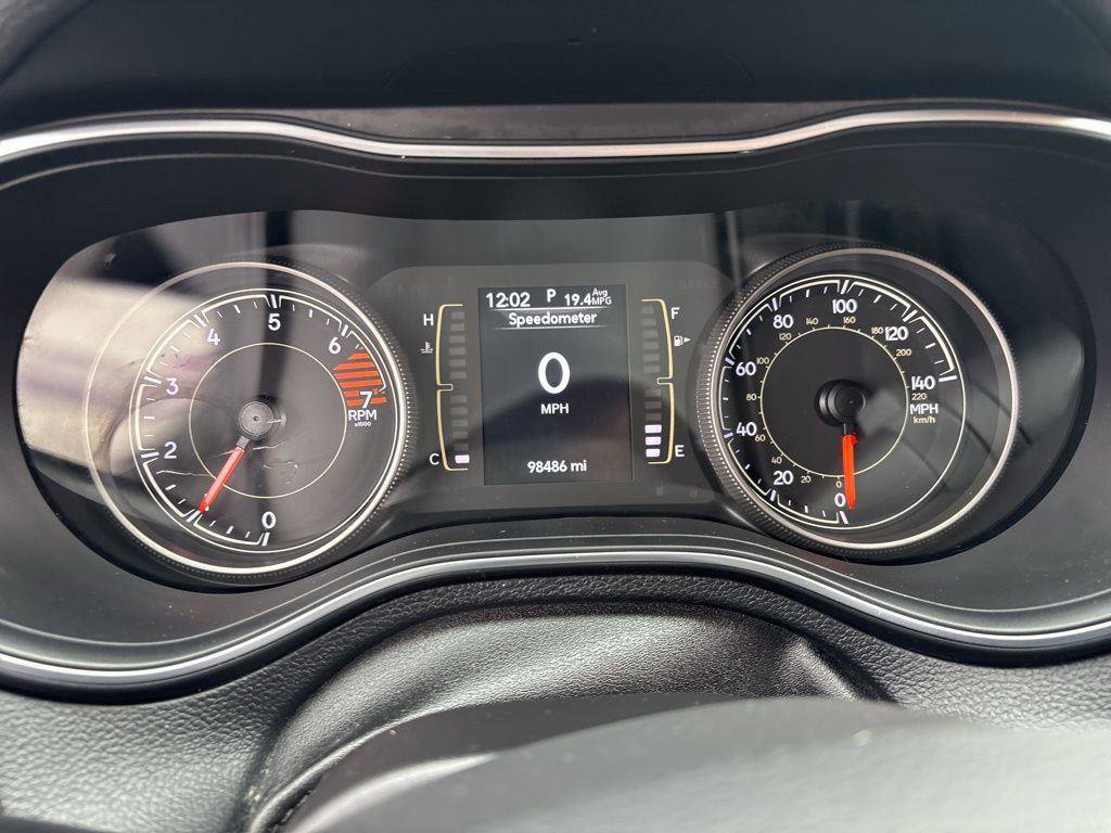 Used 2019 Jeep Cherokee Latitude w/ Cold Weather Group FWD image 16