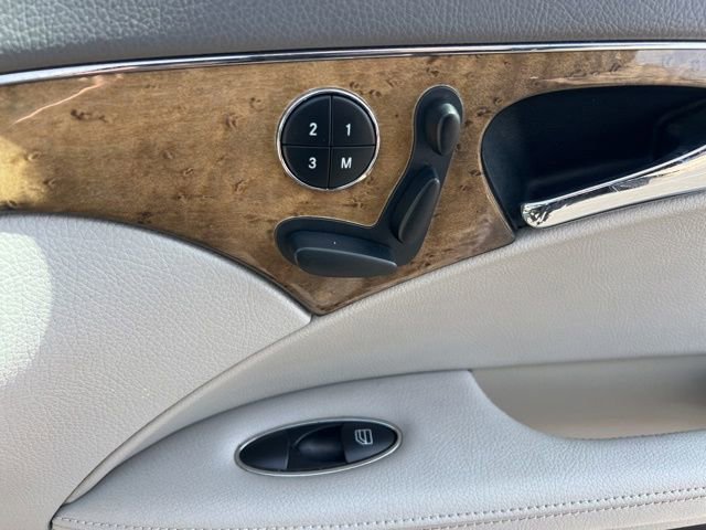 Used 2009 Mercedes-Benz E 350 4MATIC Sedan image 31