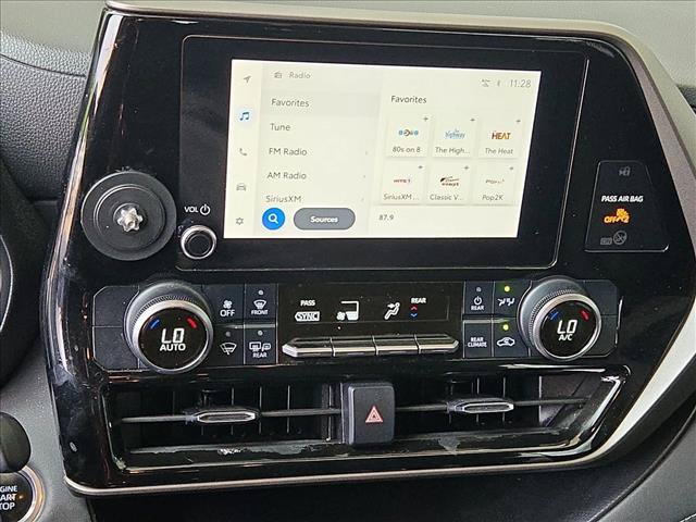 Used 2024 Toyota Highlander LE FWD image 13