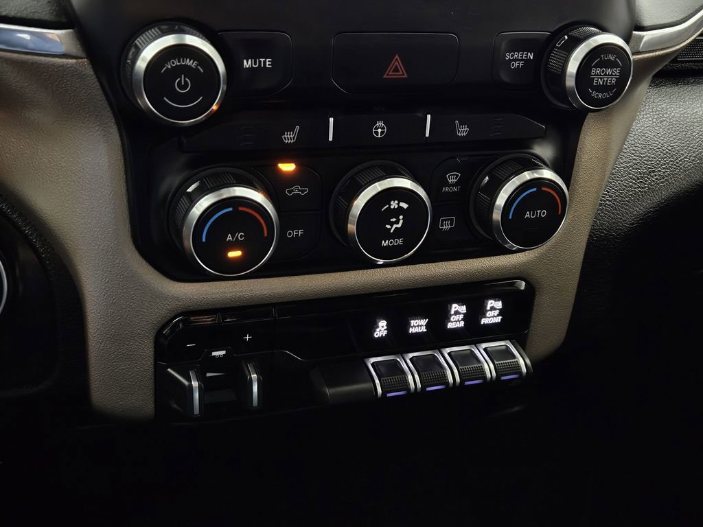 Used 2022 RAM 2500 Laramie w/ Body Color Bumper Group AWD/4WD image 17