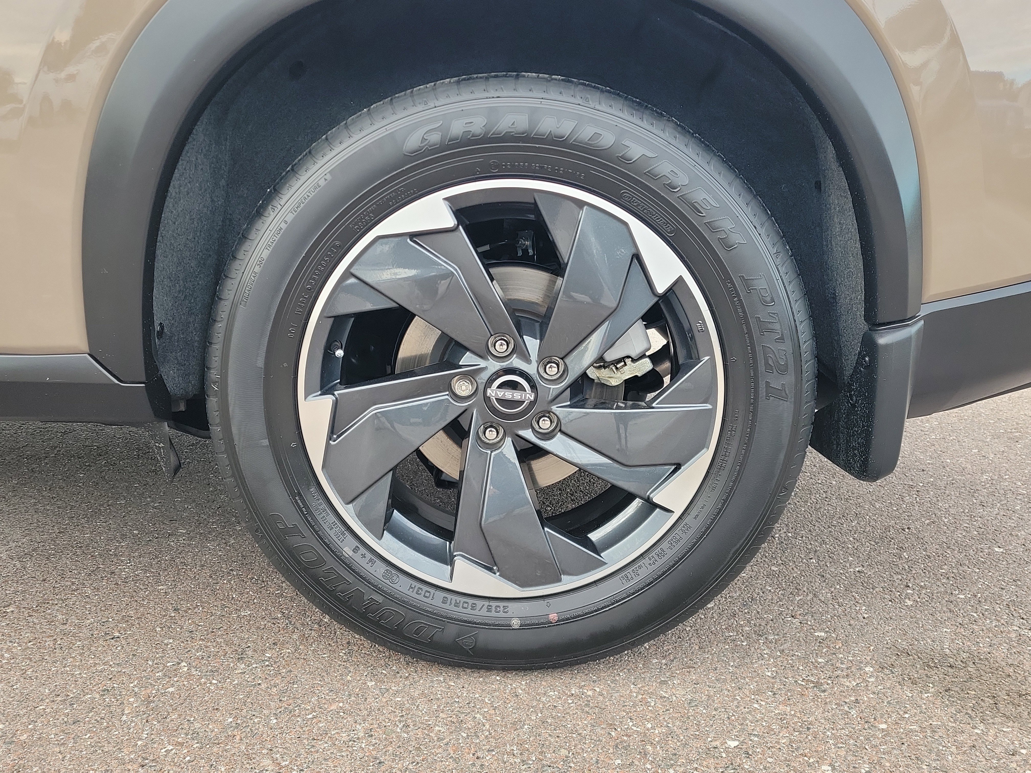 Used 2024 Nissan Rogue SV w/ SV Premium Package image 7