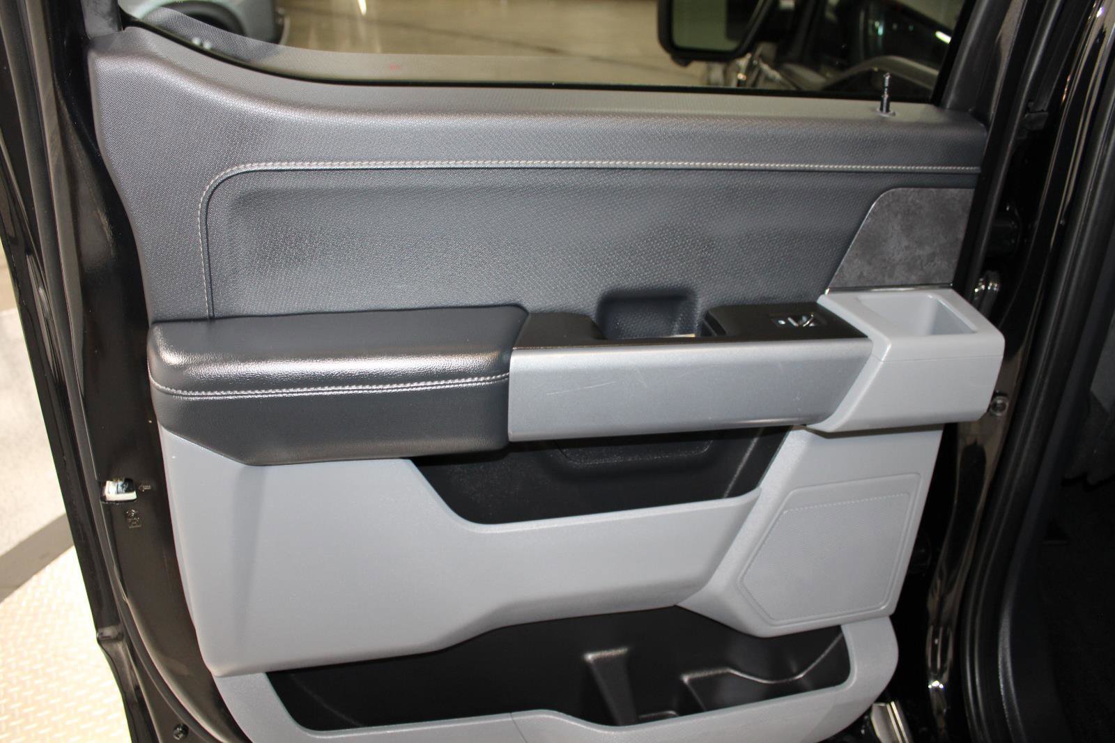 Used 2024 Ford F150 XLT w/ Mobile Office Package image 30