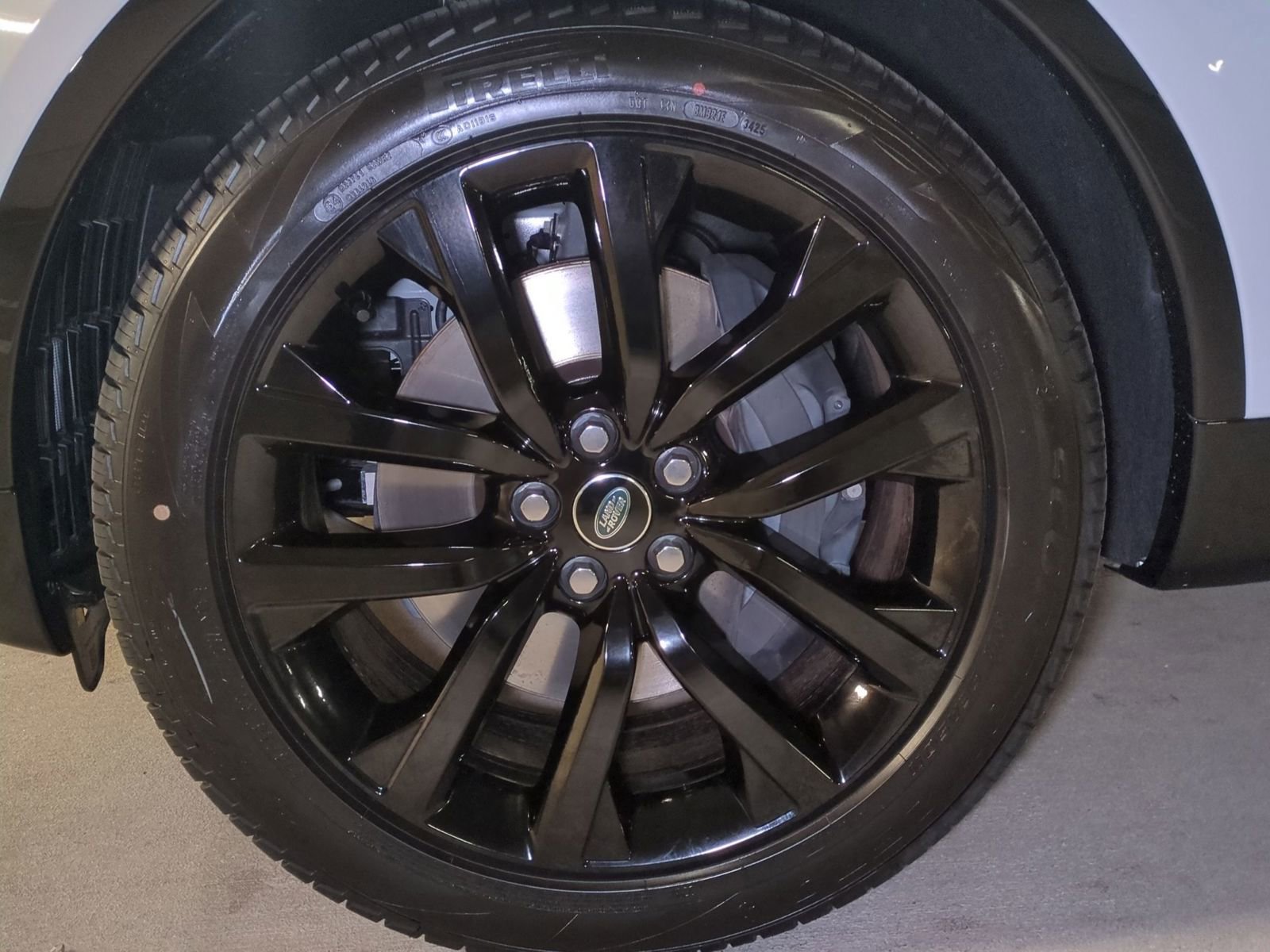 New 2026 Land Rover Discovery Limited Edition image 9