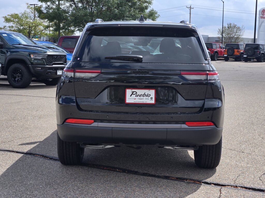 New 2027 Jeep Grand Cherokee Altitude AWD/4WD image 4