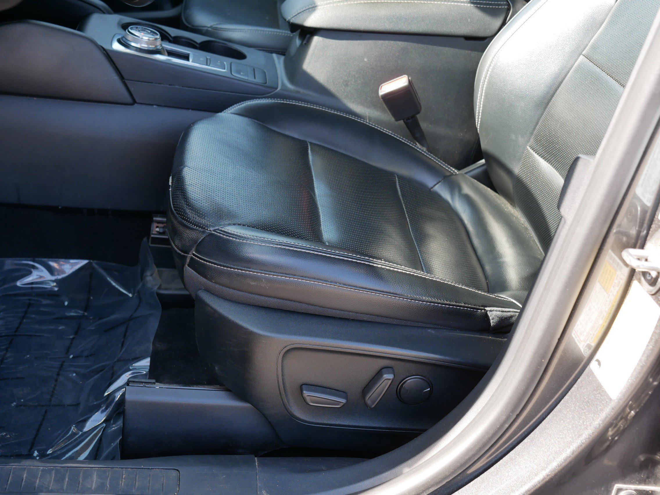 Used 2020 Ford Escape SE Sport image 13