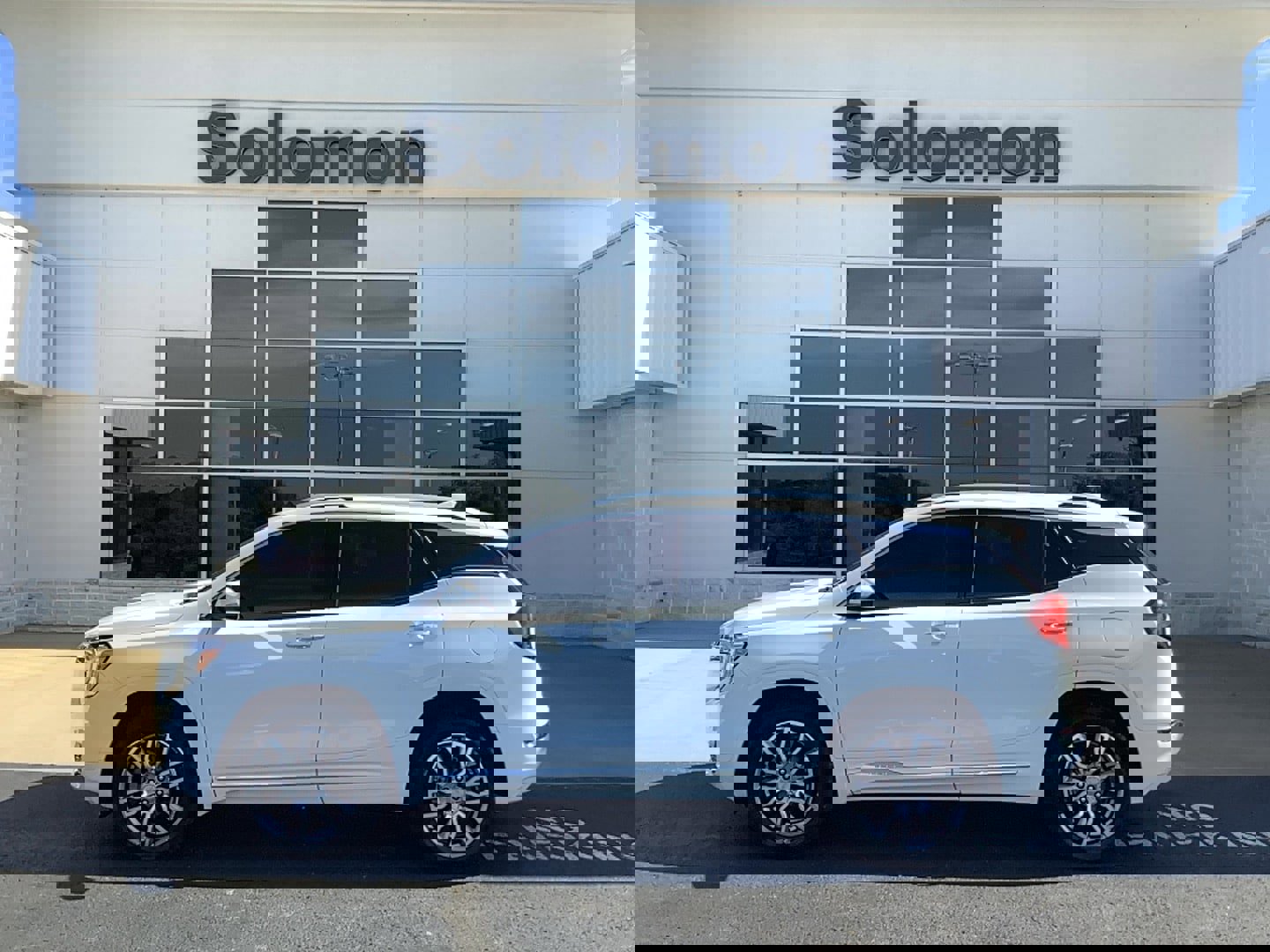 Used 2023 GMC Terrain Denali image 1