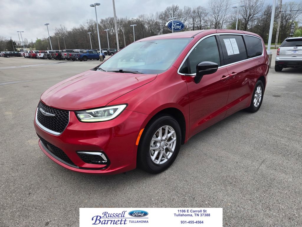 Used 2025 Chrysler Pacifica Select