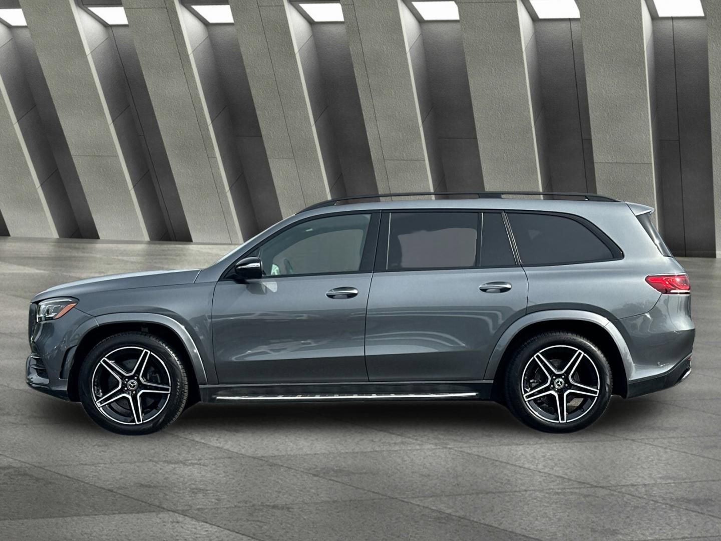 Used 2022 Mercedes-Benz GLS 450 4MATIC w/ AMG Line Exterior image 7