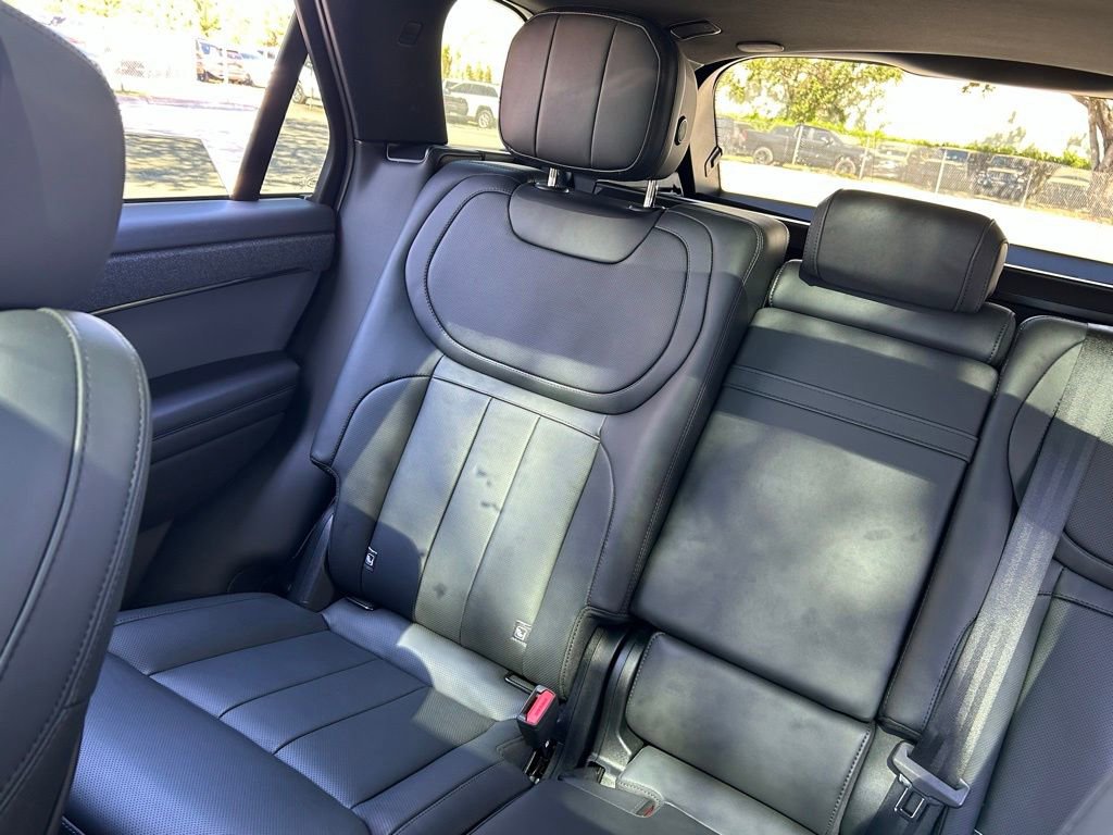 Used 2025 Land Rover Range Rover Sport SE image 13