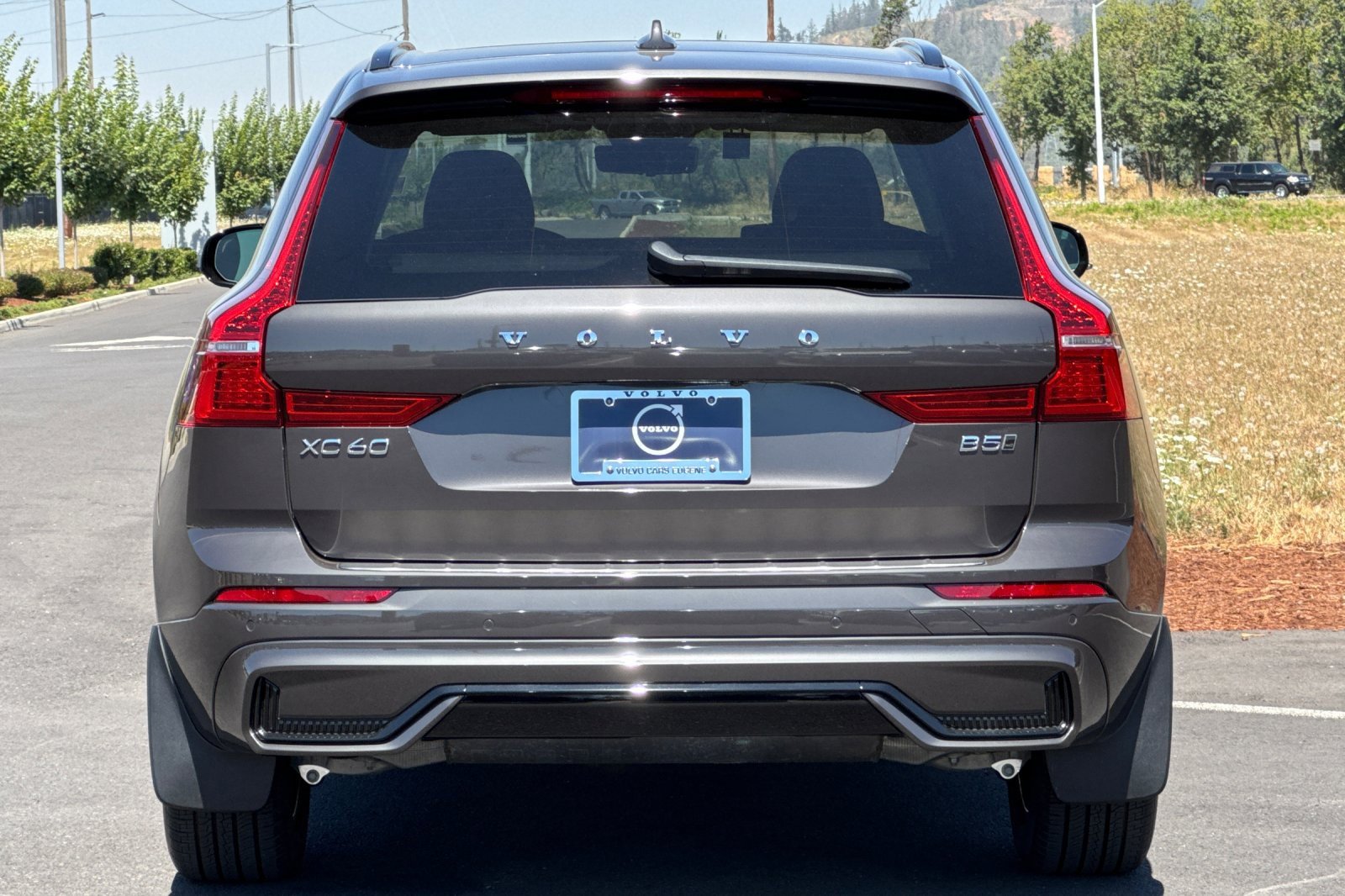 New 2025 Volvo XC60 B5 Core w/ Protection Package Premier image 4