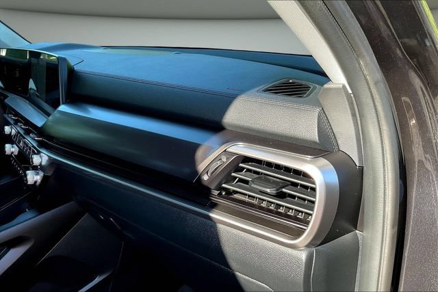 Used 2025 Kia Telluride LX FWD image 28