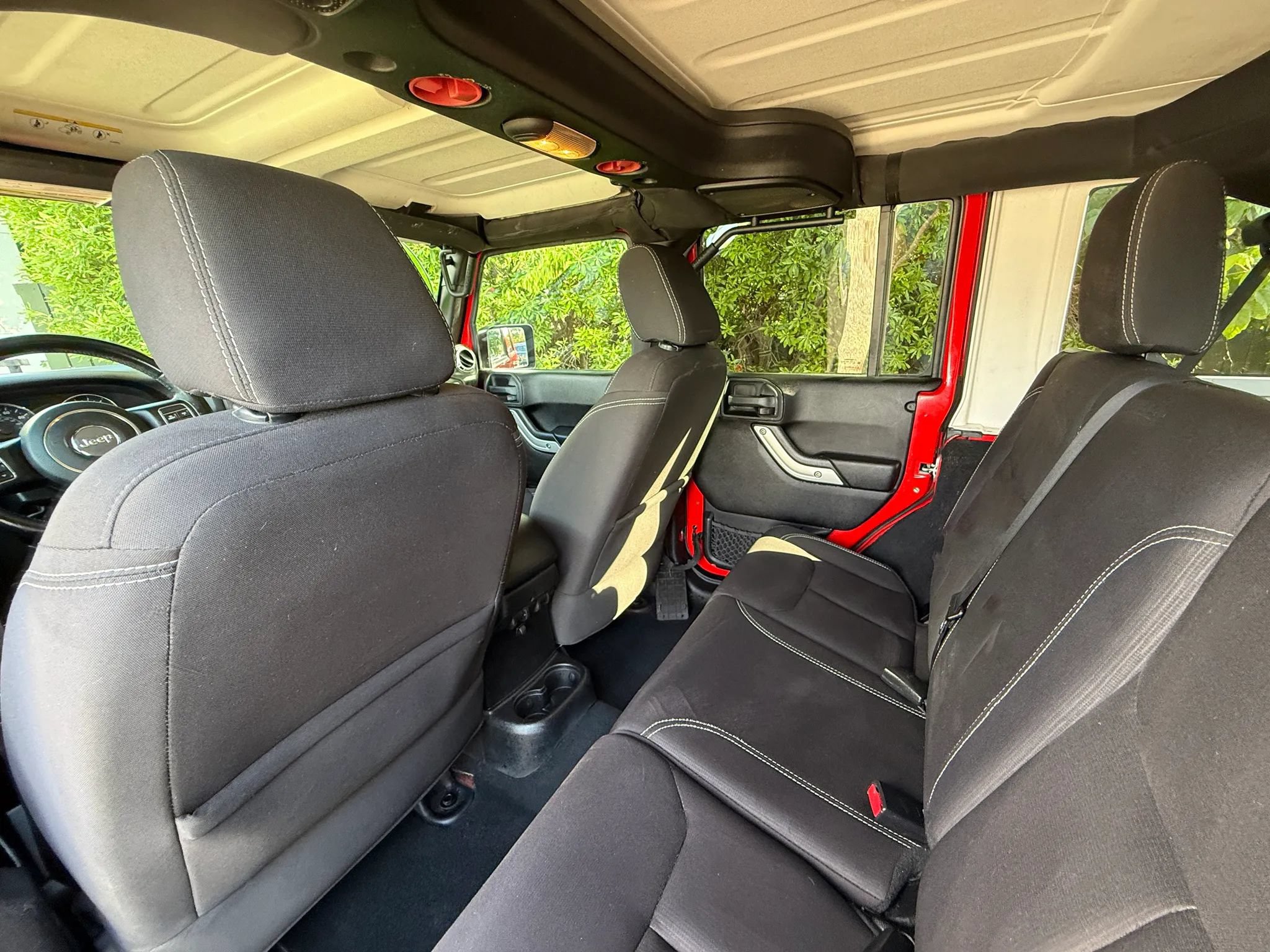 Used 2016 Jeep Wrangler Unlimited Sahara w/ Connectivity Group AWD/4WD image 5