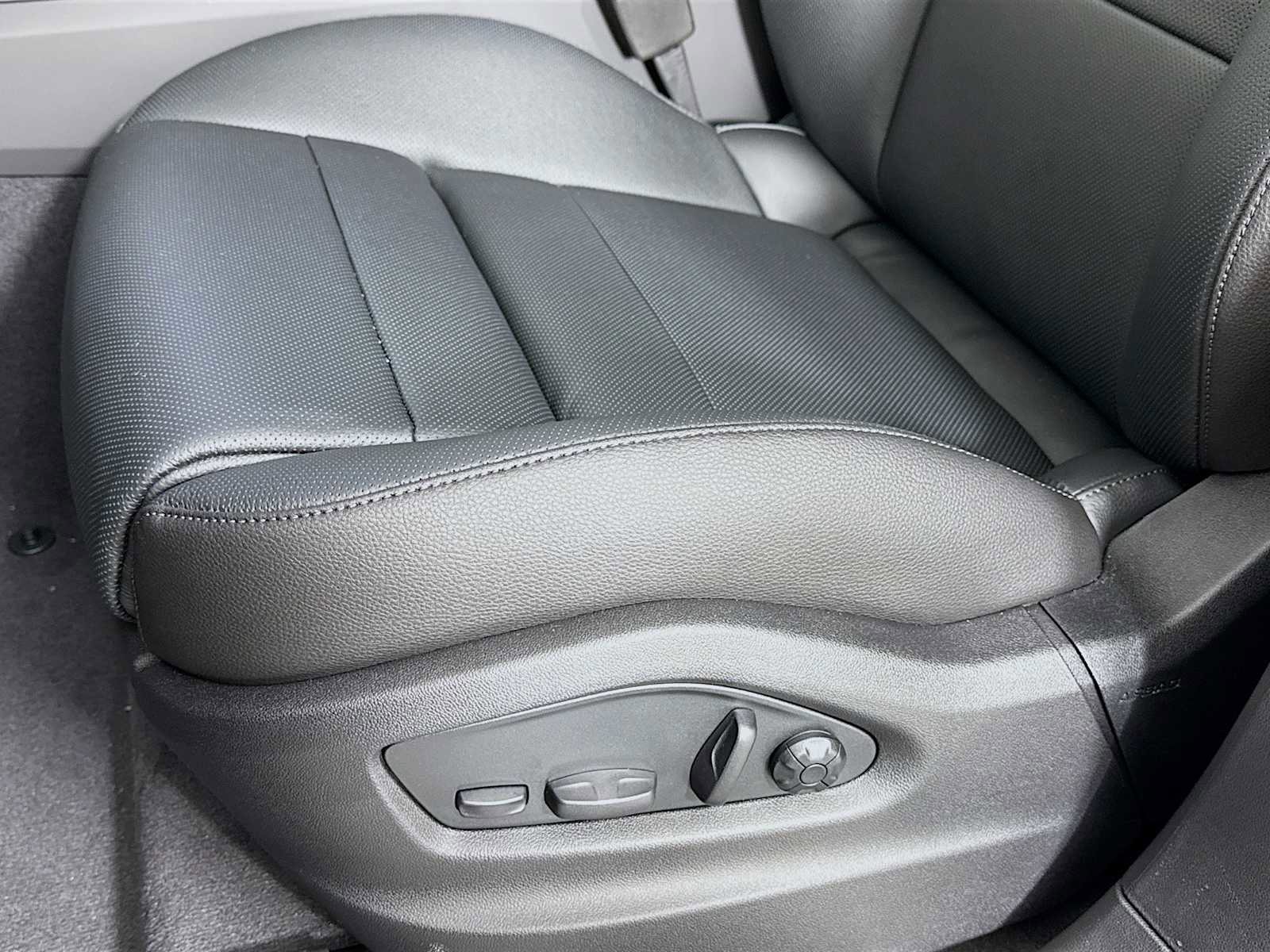 New 2026 Porsche Cayenne image 13