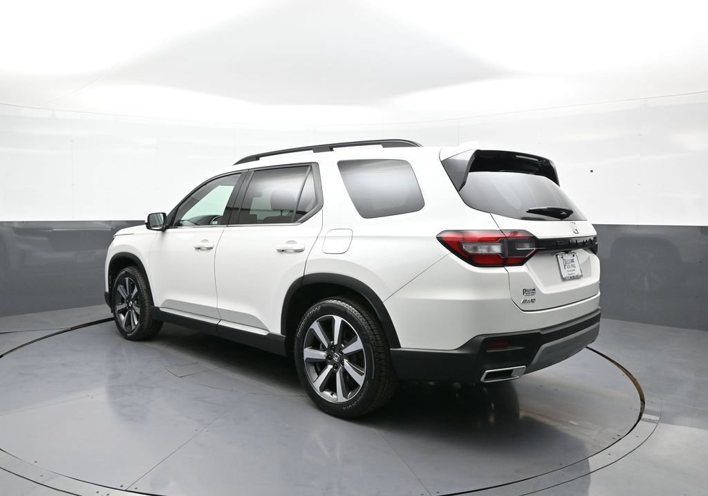 Certified 2024 Honda Pilot Touring image 8