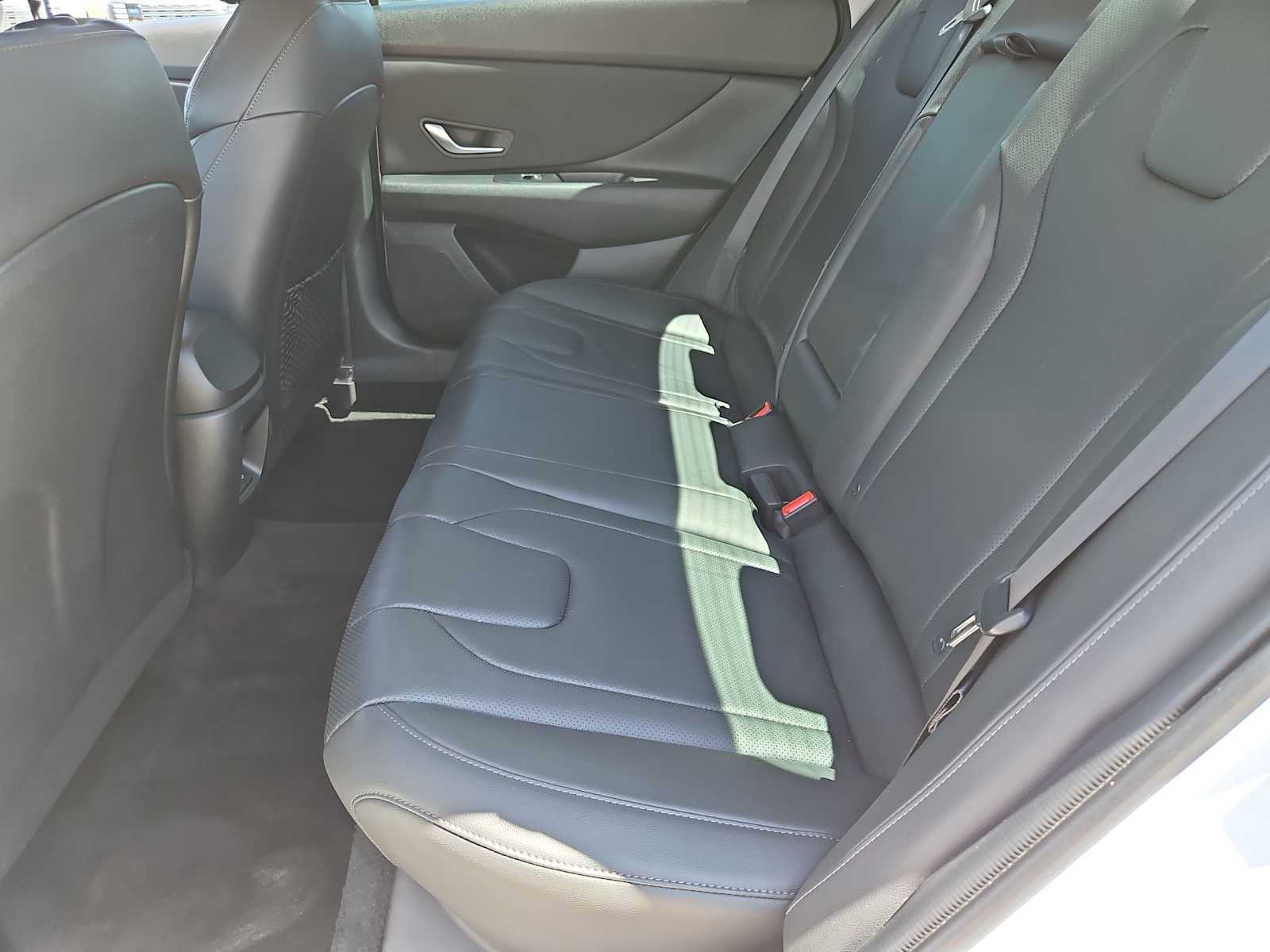 Certified 2024 Hyundai Elantra Limited FWD image 19