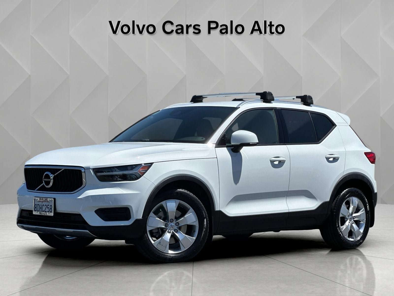 Used 2019 Volvo XC40 T5 Momentum AWD/4WD image 2