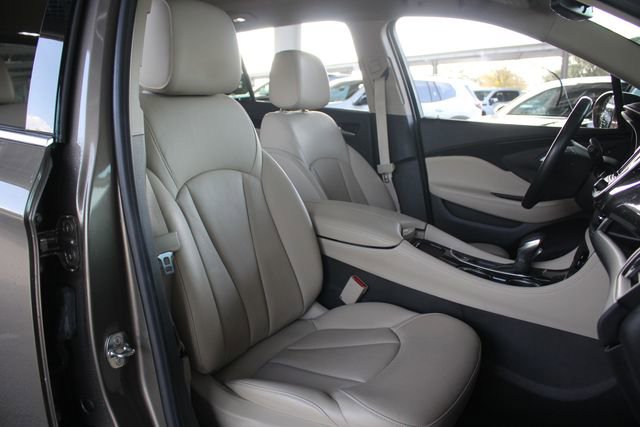 Used 2018 Buick Envision Premium w/ Driver Confidence Package image 27