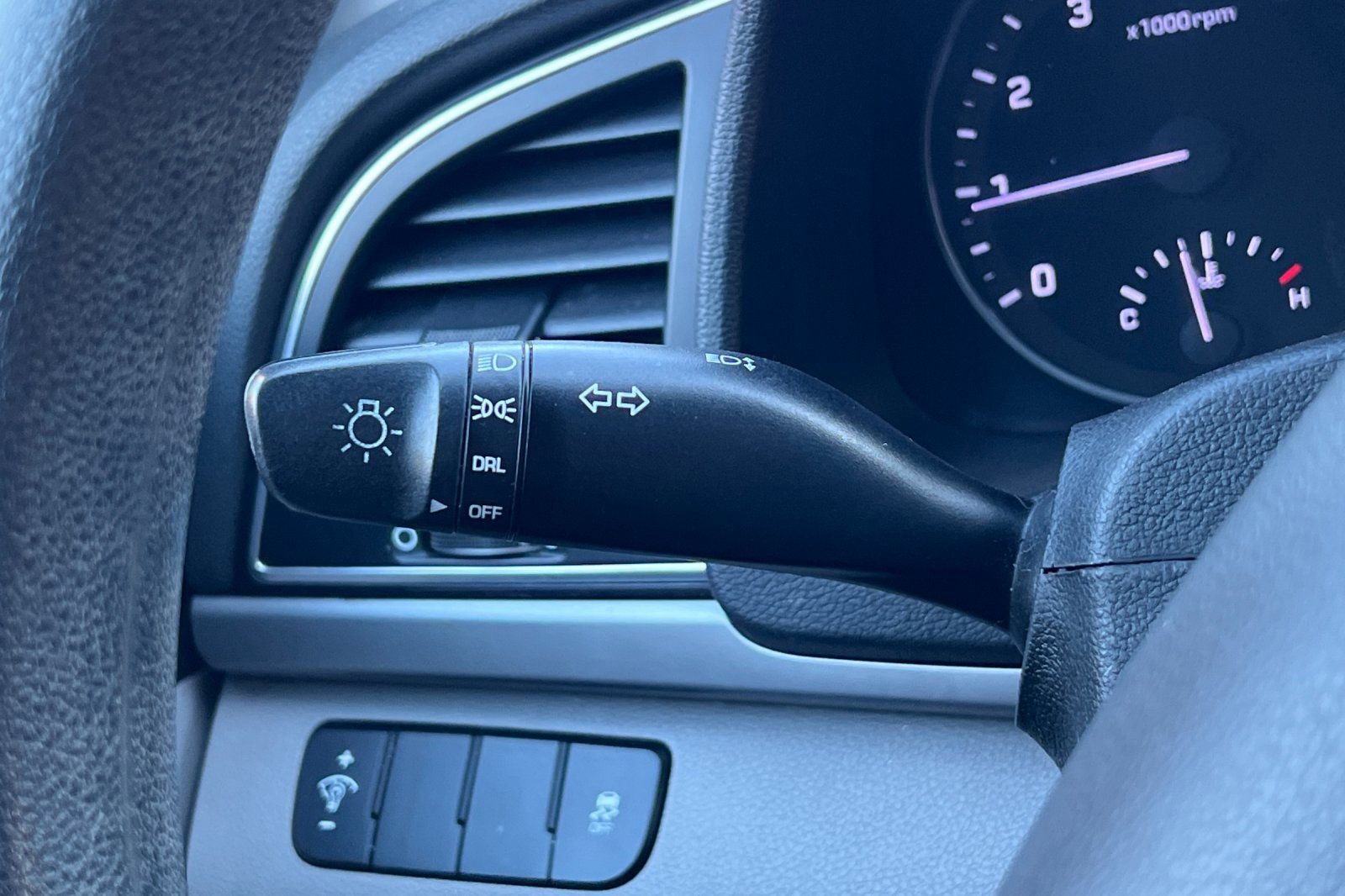 Used 2017 Hyundai Elantra SE image 29