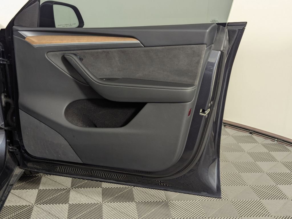 Used 2025 Tesla Model Y Performance image 49