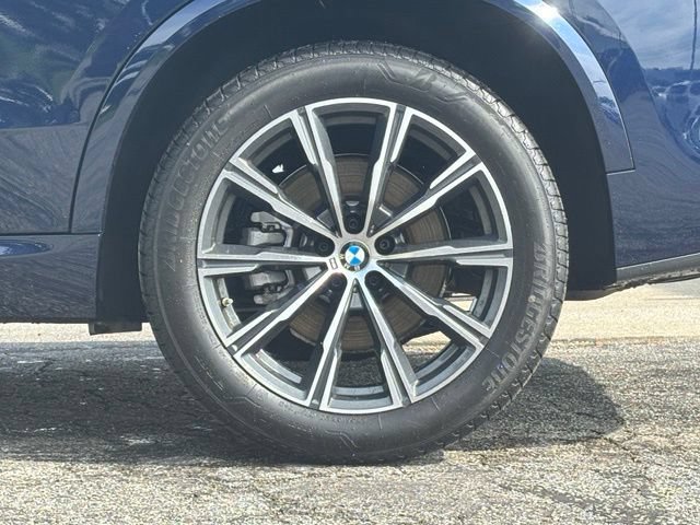 Certified 2026 BMW X5 xDrive40i w/ M Sport Package AWD/4WD image 4