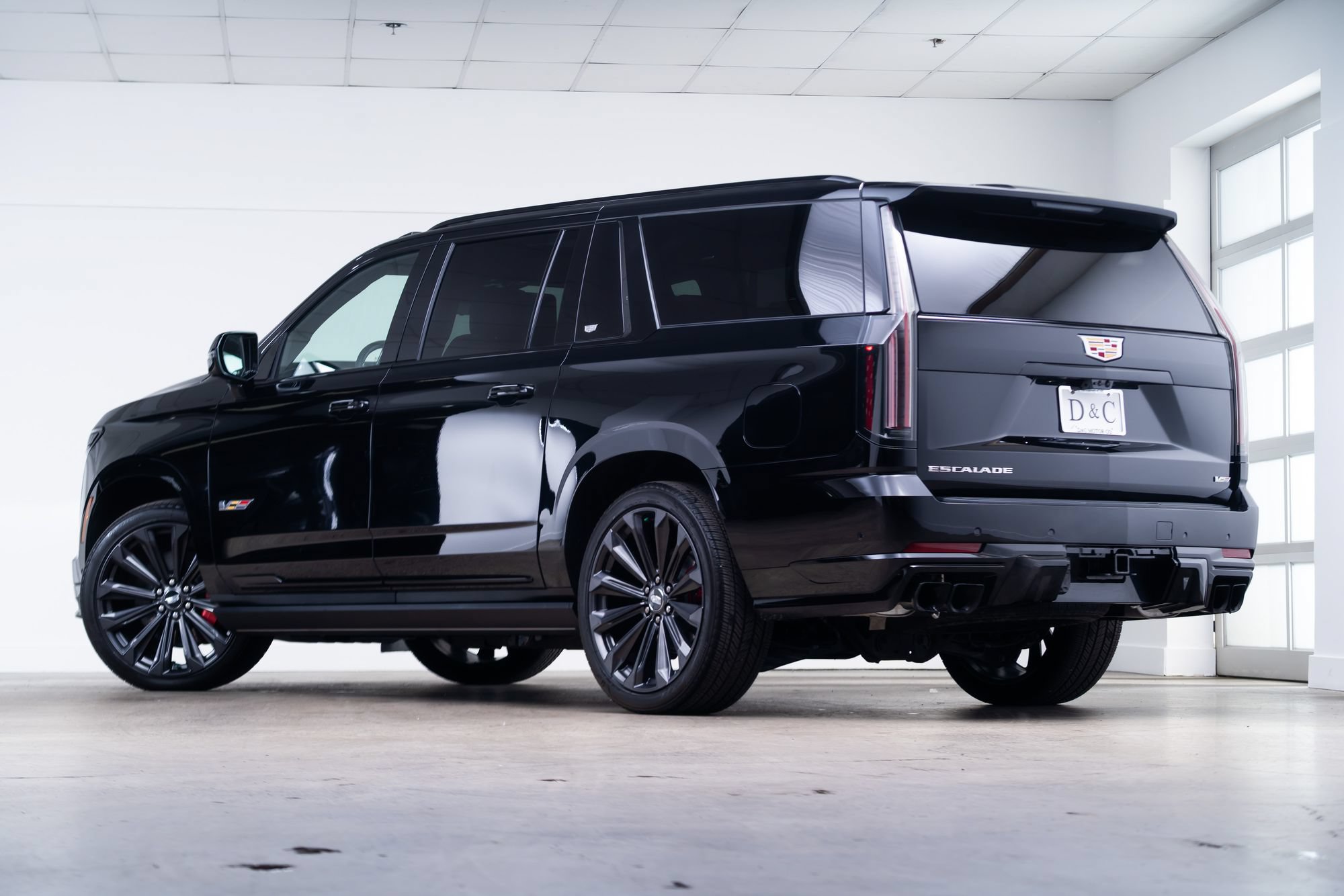 Used 2025 Cadillac Escalade ESV V AWD/4WD image 4
