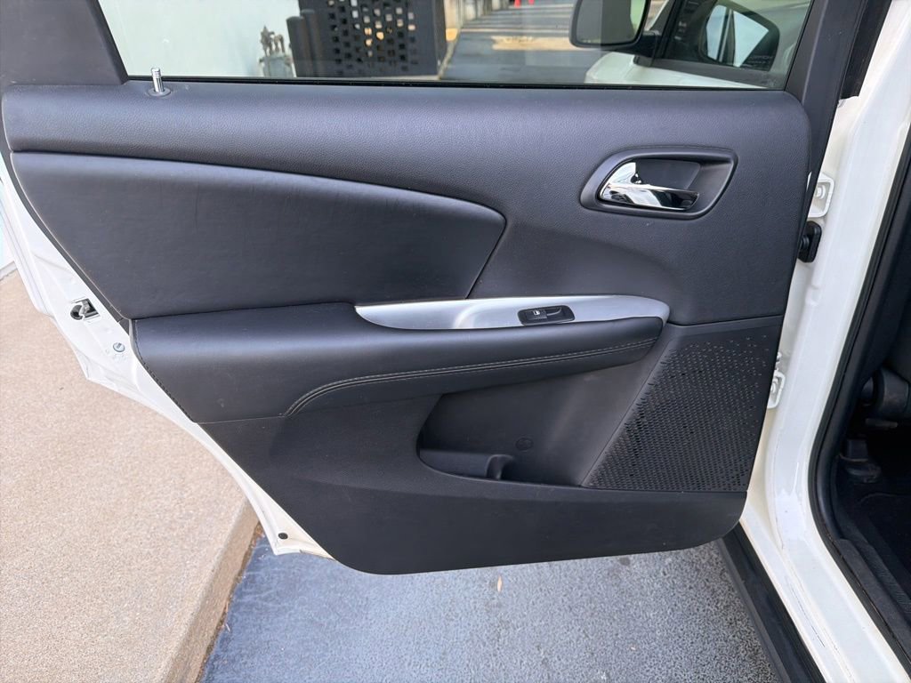 Used 2019 Dodge Journey SE FWD image 31