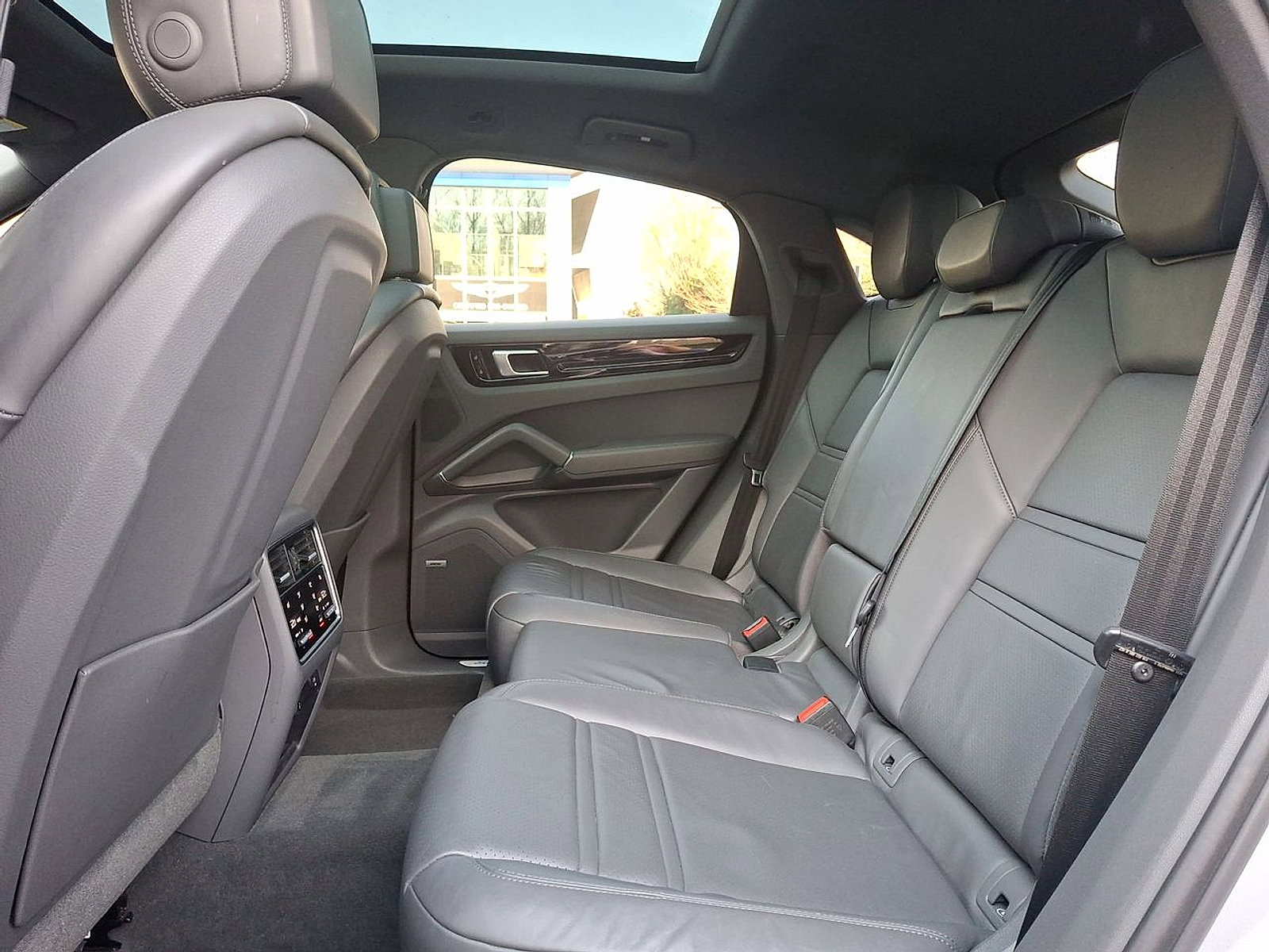 Used 2020 Porsche Cayenne S image 20