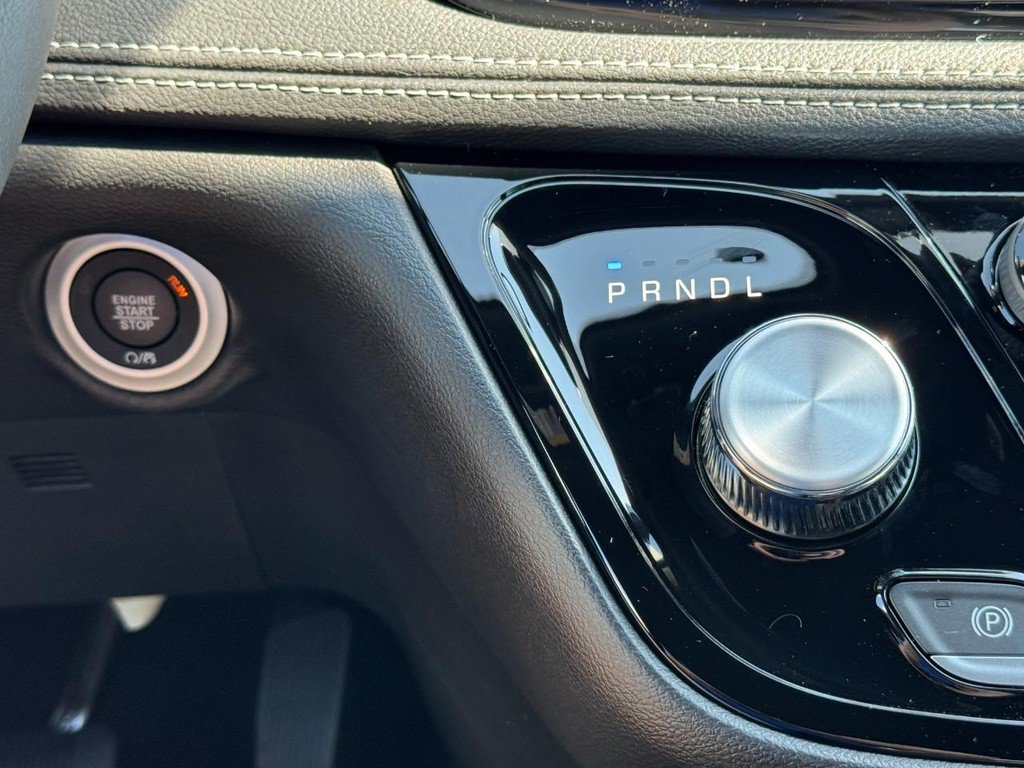 New 2027 Chrysler Pacifica Select FWD image 15