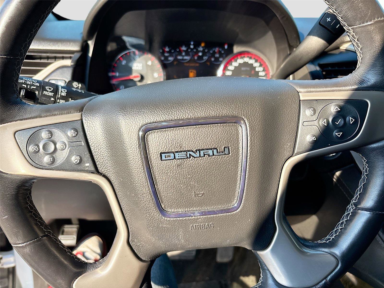Used 2016 GMC Yukon Denali image 12