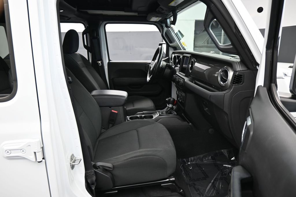 Used 2022 Jeep Wrangler Unlimited Sahara AWD/4WD image 38