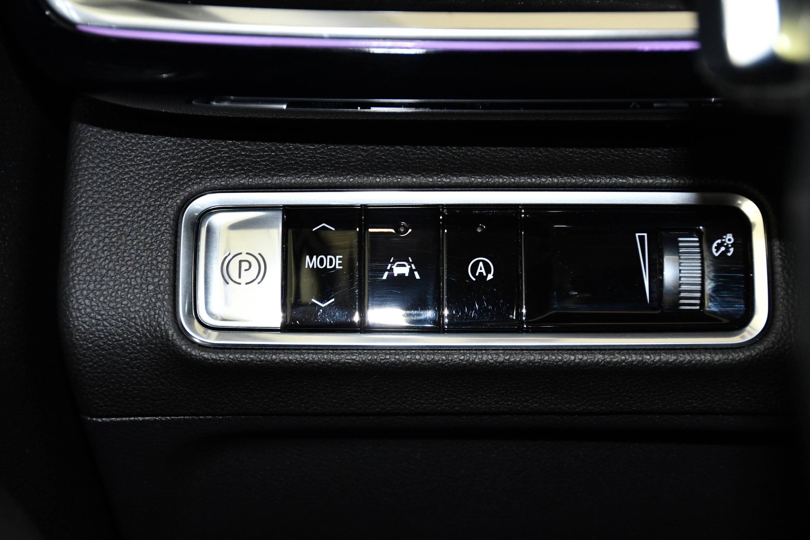 Used 2024 Buick Envision Preferred AWD/4WD image 35