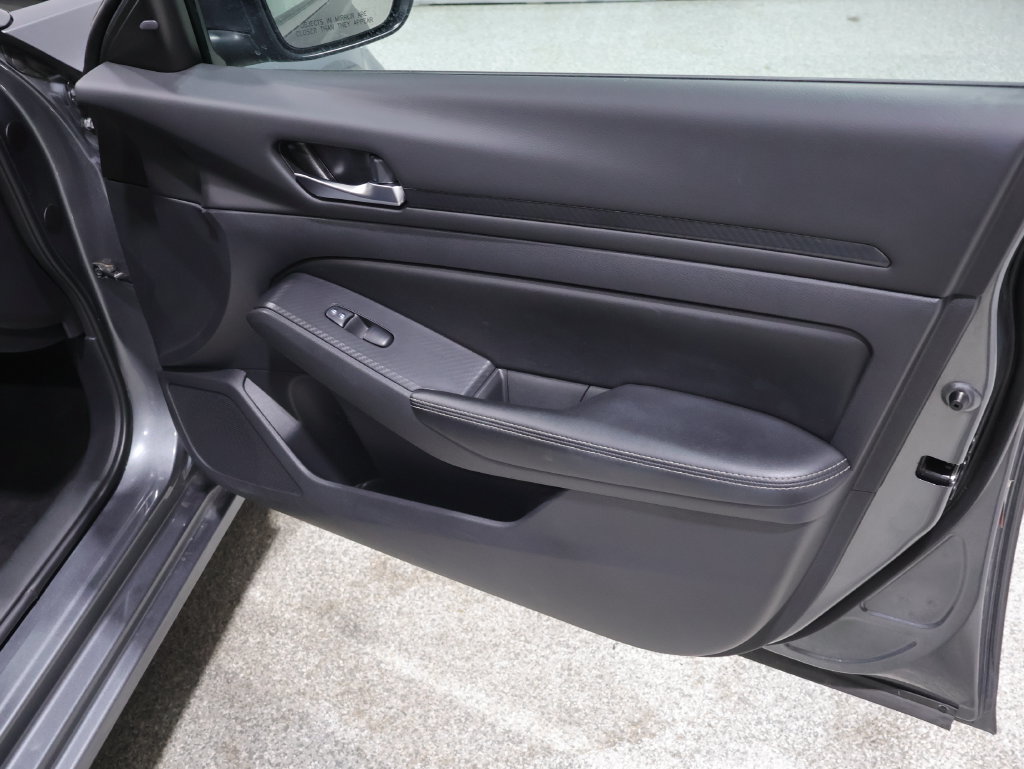 Used 2025 Nissan Altima 2.5 SV FWD image 24